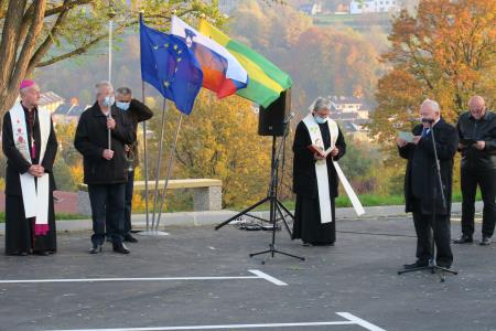 POKOPALIŠČE TRATE – ŠKOFLJICA KRASIJO NOVE PARKIRNE POVRŠINE 08